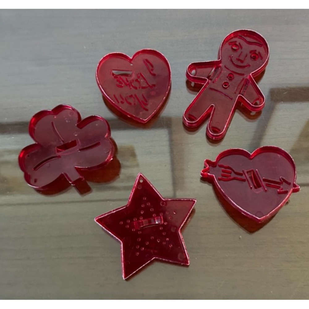 5 Vtg HRM Holiday Red Plastic Cookie Cutters Heart, Shamrock,‎ Star, Gingerbread